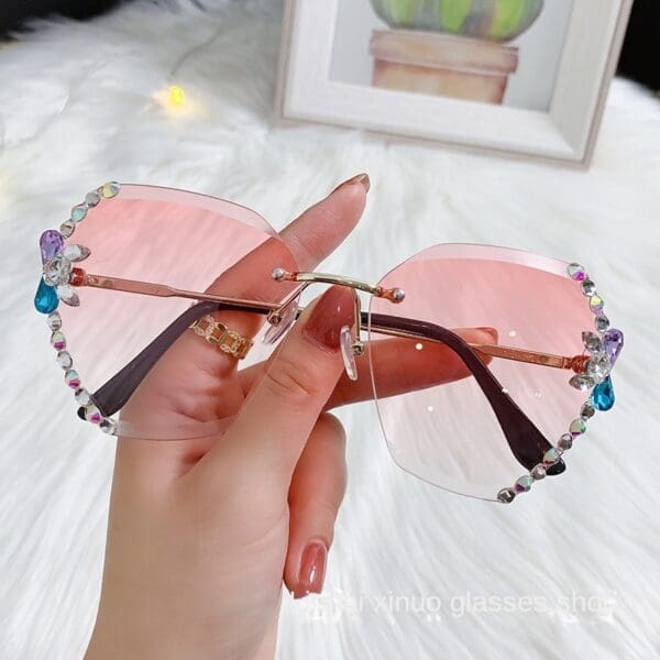 Fashion Diamond Rimless Sunglasses Various Colors - Graded powder